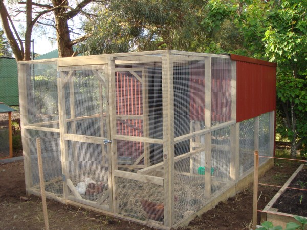 2 tier chookhouse by Yummy Gardens