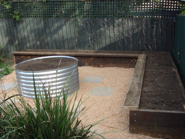 ironbark L shaped raised garden bed & earth ring by Yummy Gardens Melbourne