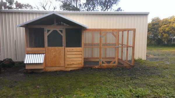 Chicken house and run in reclaimed cypress timber by Yummy Gardens Melbourne